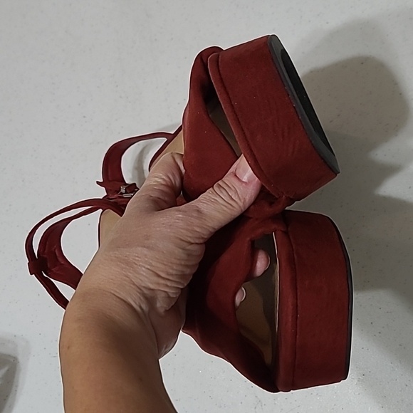 NWT Torrid burgandy suede platform heels size 9W - Picture 6 of 13